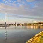 Apartment In Modern Center Of Dusseldorf